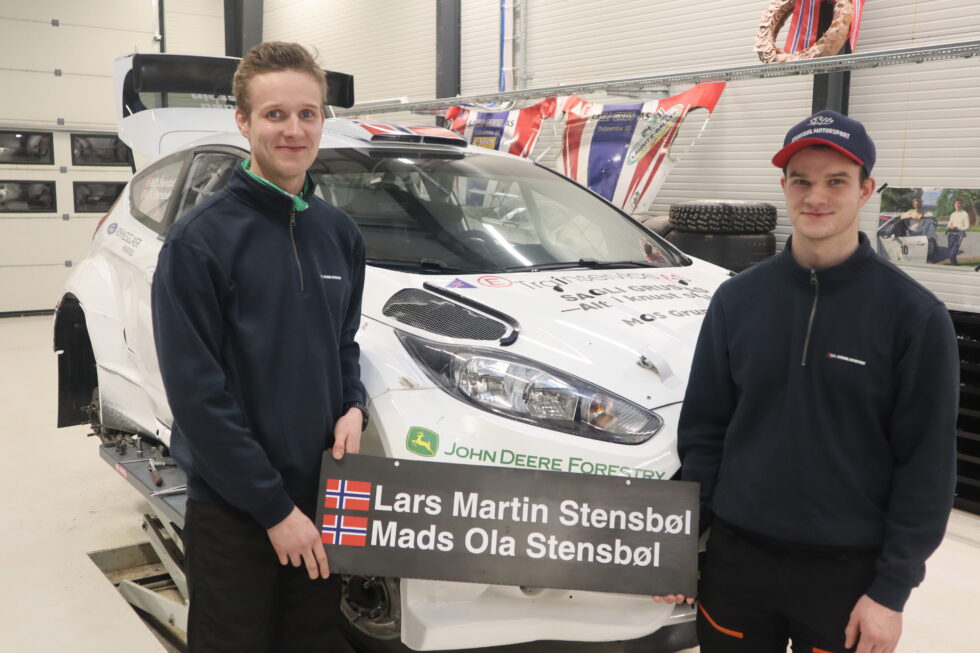 Fra venstre: Lasse Stensbøl, Rune Kristiansen, Lars Martin Stensbøl, Geir Solberg, Mads Ola Stensbøl og Marian Stensbøl, sammen er de Stensbøl Motorsport