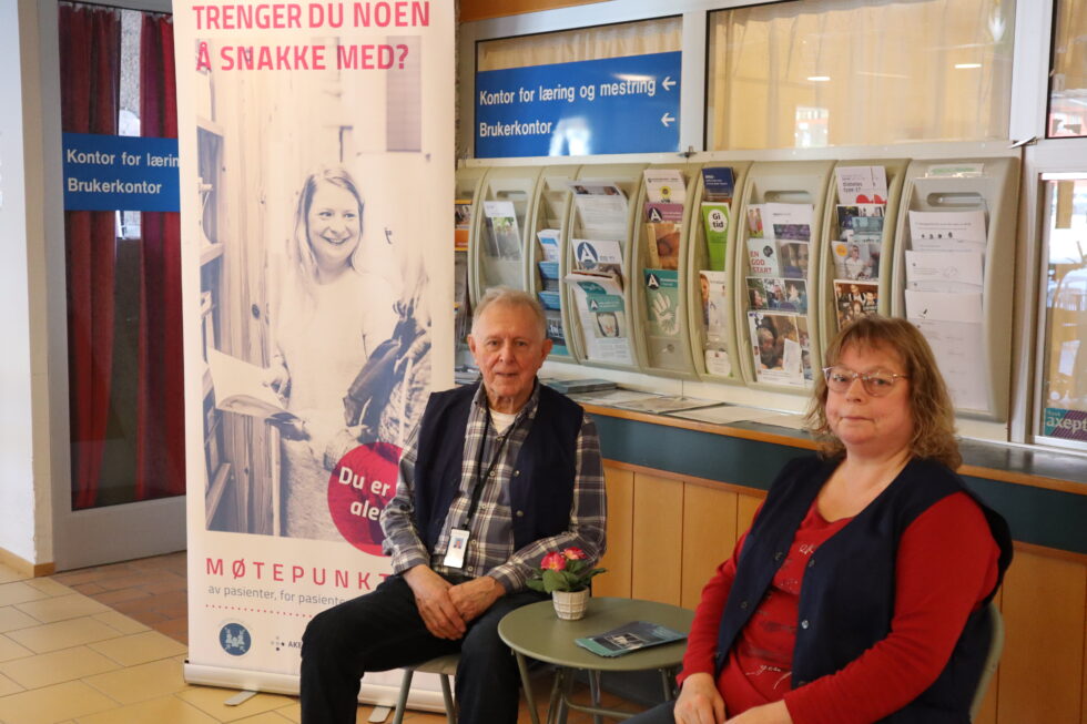 Gunnar Kongsrud og Bente Gjerstadmoen sitter klare til å snakke med deg