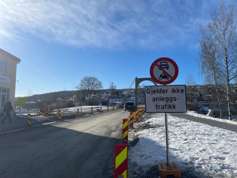 Skiltene har blitt satt opp.