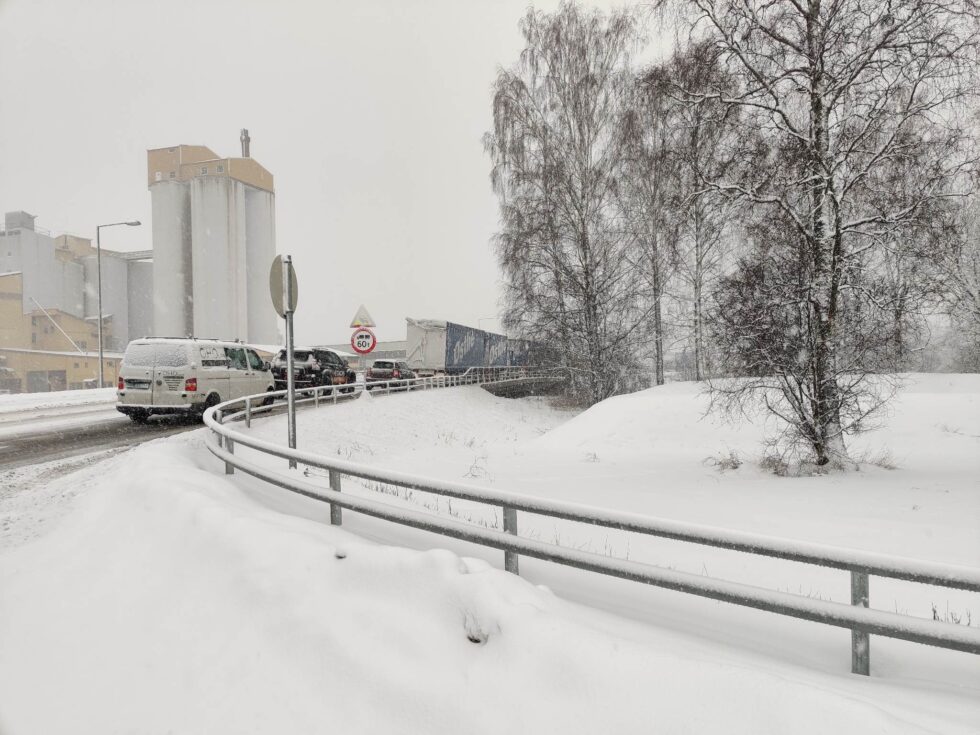 Kø på stedet.