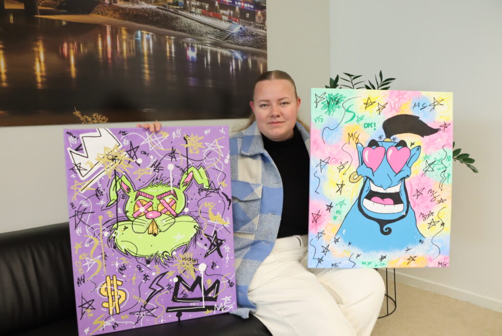 Malin Irene Sjøenden vil gjerne leve av kunst en dag.