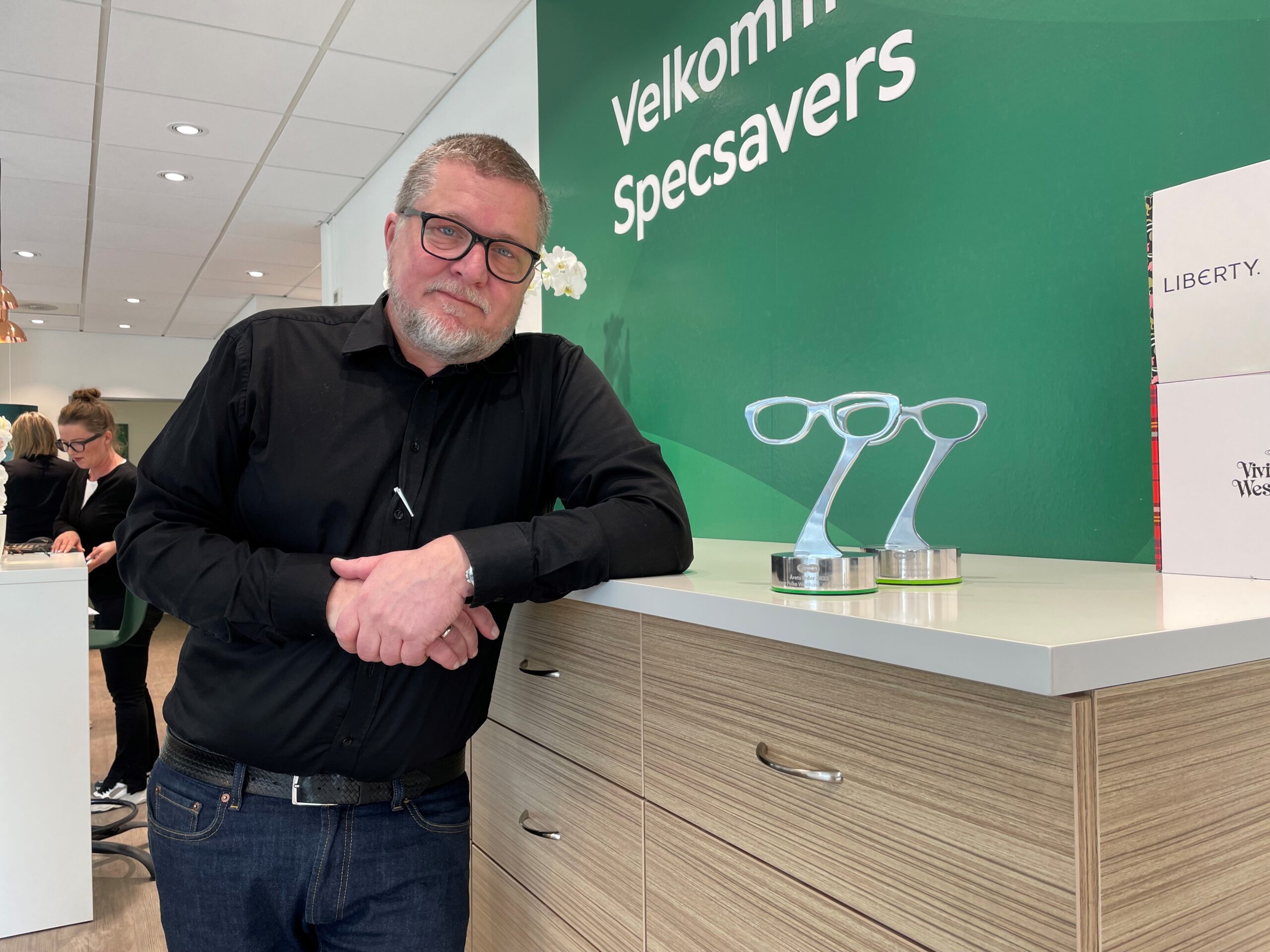 Christer har fått seg litt av en samling til å ha på kontoret.