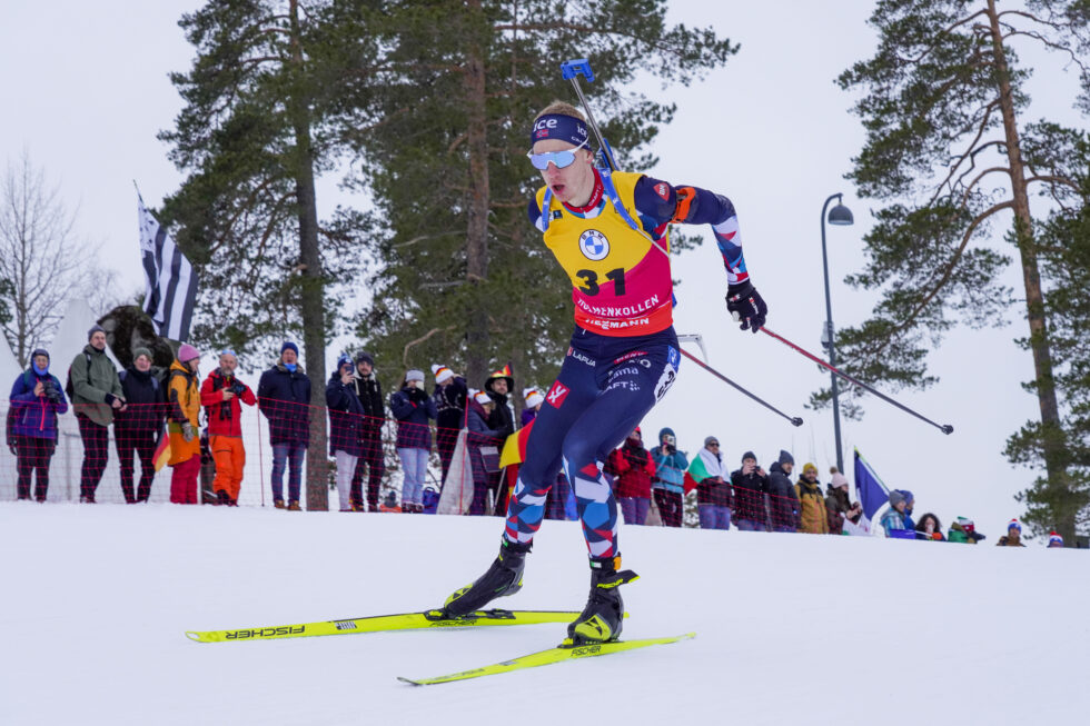Johannes Thinges Bøe under 10 km skiskyting sprint i Holmenkollen torsdag.