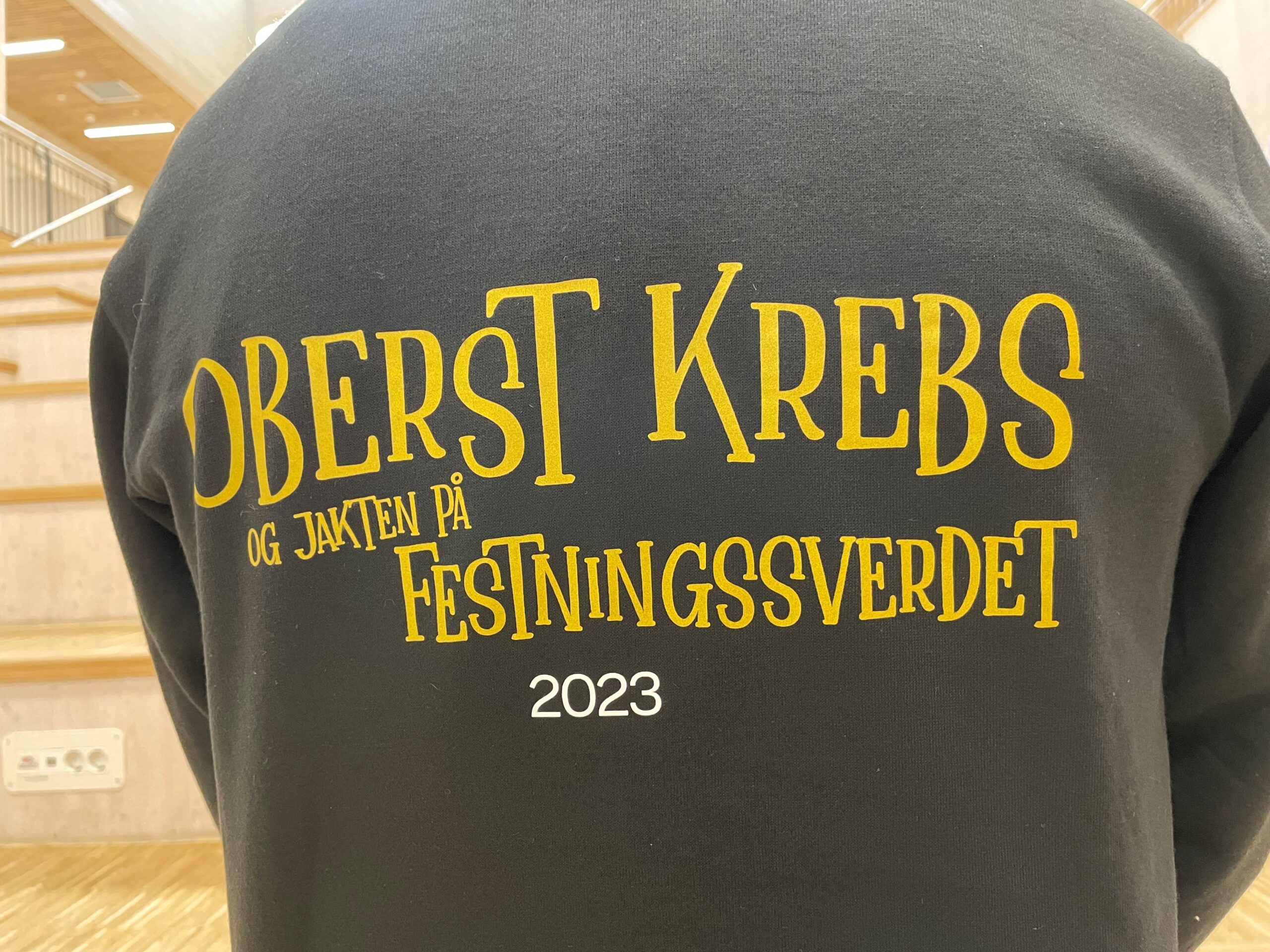 Alle har blitt tildelt egen genser med logo og navn på.