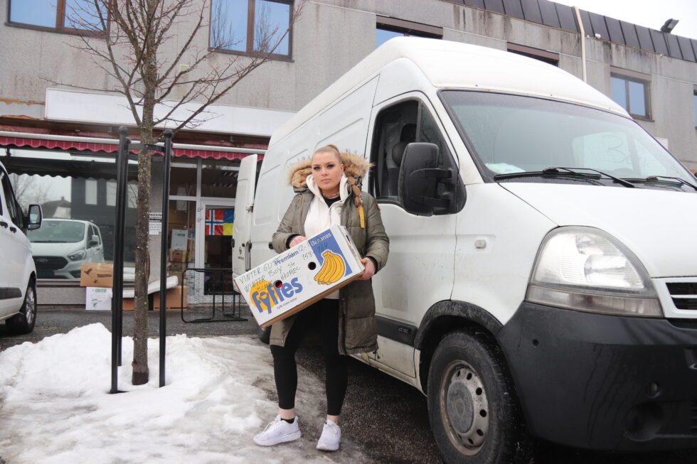Stram i maska, men for Frida Maria Lundberg så er krigen i Ukraina ingenting å smile av.
