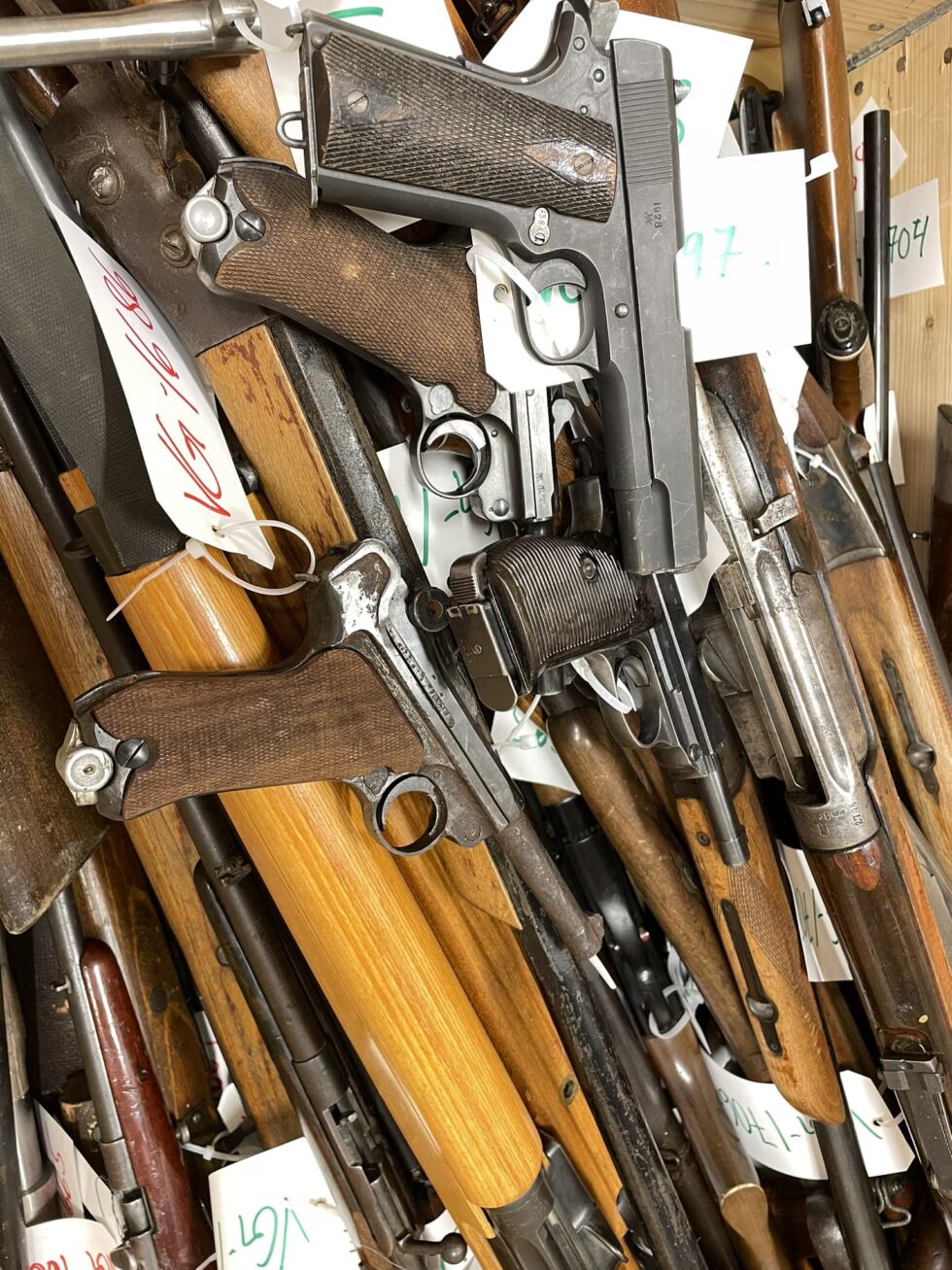 Mange leverer inn våpen til politiet under våpenamnestiet