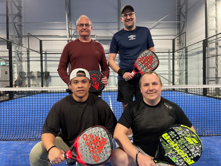 STYRET I KONGSVINGER PADELKLUBB: Kent Elfmark (t.v. bakre rad) og Odd Haakon Aas. Fremre rad: Kristoffer Sværk (t.v.) og Hans-Inge Axelsson. Ikke på bildet: Ilse Kristiansen.