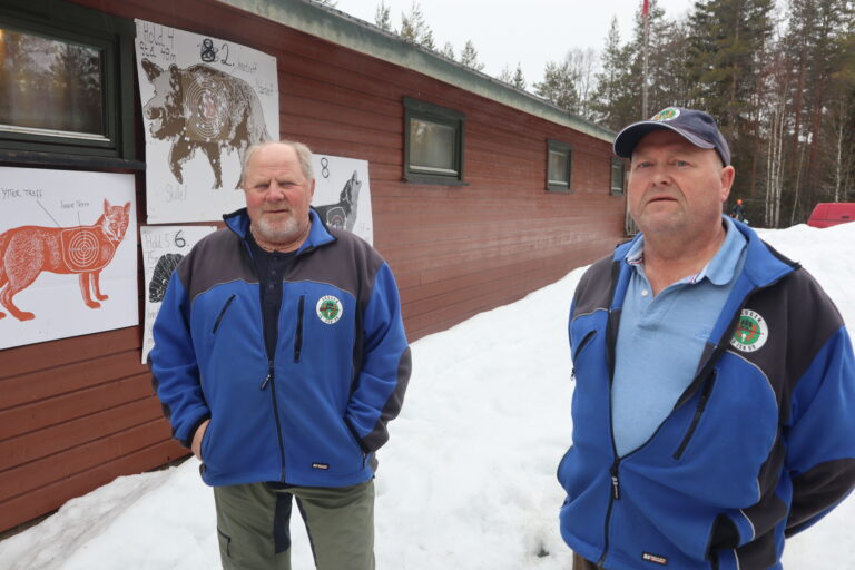 Thor Hjalmarsen og Ole Jakob Seigerud i Skogen Jaktskytterklubb var godt fornøyde med antall påmeldte til jaktfeltstevnet 2. påskedag