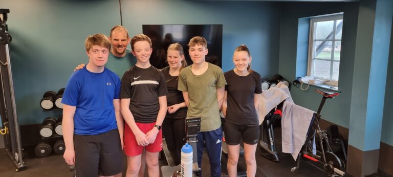 Stor opplevelse for roerne fra Kongsvinger da de fikk møte sitt store forbilde. Fra venstre Ludvig Kalland, Olaf Tufte, Rasmus Kalland,, Elisabeth Mellum, Alvin Bjerke og Nova Bjerke. :
