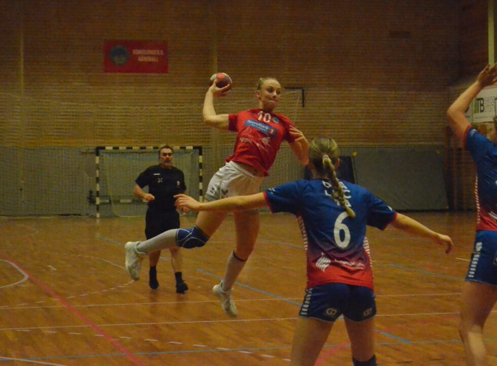 Anette Michelsen Kirkeby er en av spillerne som avslutter skolegangen på NTG i år. Mot Elverum ble hun Toppscorer sammen med Mali Haldorsson