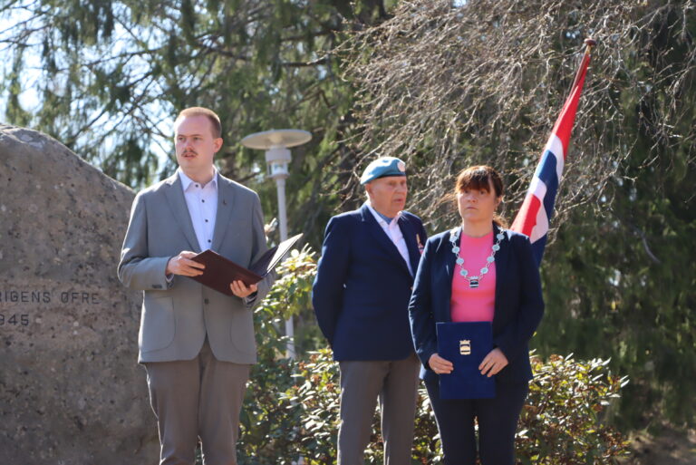 Både historiker Oskar Aanmoen og ordfører Eli Wathne hadde ordet på minnemarkeringen.