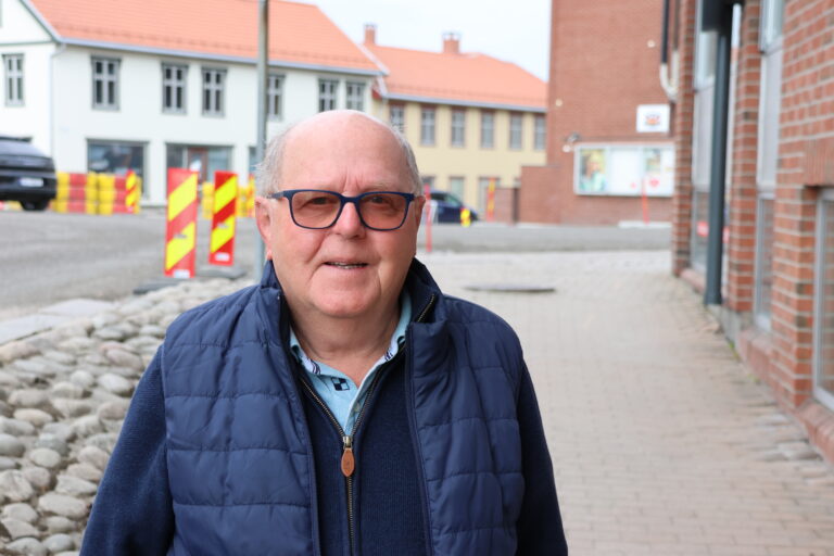 Kjell Arne Hanssen er svært skuffet over at politikerne ikke ble orientert om planene for ny fartsgrense forbi Skarstad.