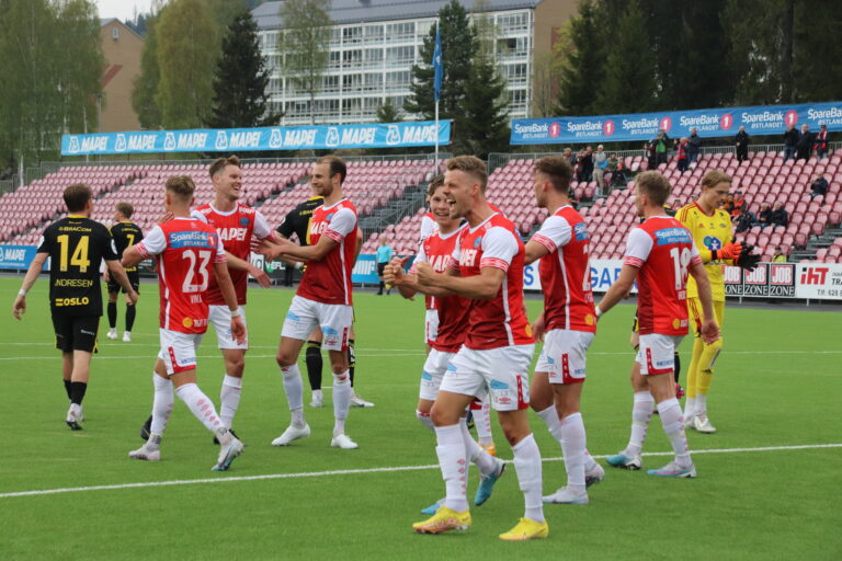 Mats Haakenstad håper at dette er starten på bedre tider. Her feirer han sin første scoring i KIL-trøya.