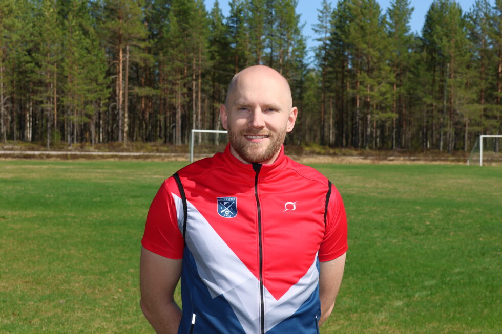 Petter Berg er leder i Lunderseter IL. Nå setter idrettslaget i gang arbeider som skal forandre lysløypa til en løype som kan brukes både som sommer og vinter.