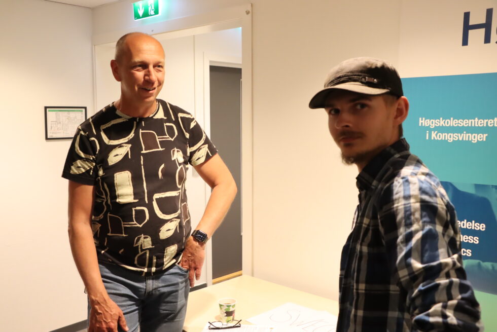 Prosjektleder på Sweco, Harald Ihler, lot seg imponere av arbeidskandidaten Philip Løvlien.