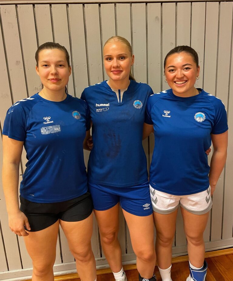Mali Halldorsson i midten har vært innom ungdomslandslaget og gjort en fin figur tidligere. Denne gangen skal også Thea Dyrhol Slenes (t.h.) og Julia Pedersen på samling med LK06.