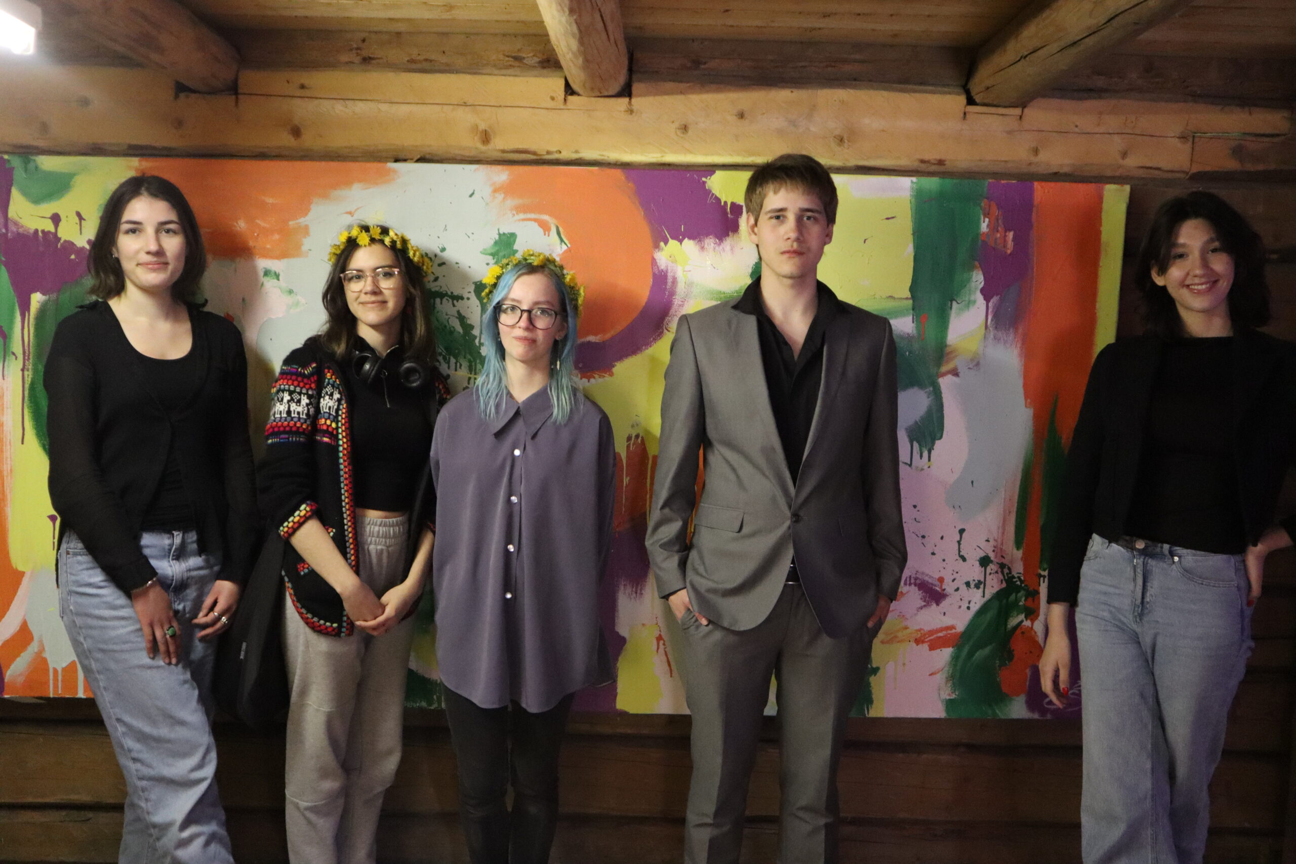 Denne gjengen går vg3. og er mer enn klare til å vise frem sitt arbeid. F.v. Åsne Hamran Juvkvam, Aina Isabel Nyaas, SIlje Lund Helgestad, Lars Gustav Larsson, og Emilija Savic