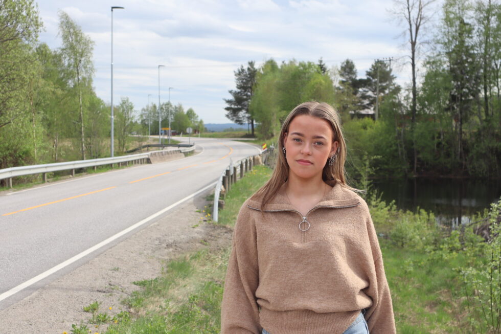 Karianne Moen Pedersen bor ikke langt unna bussholdeplassen, men syns det er skummelt å gå over til andre siden.