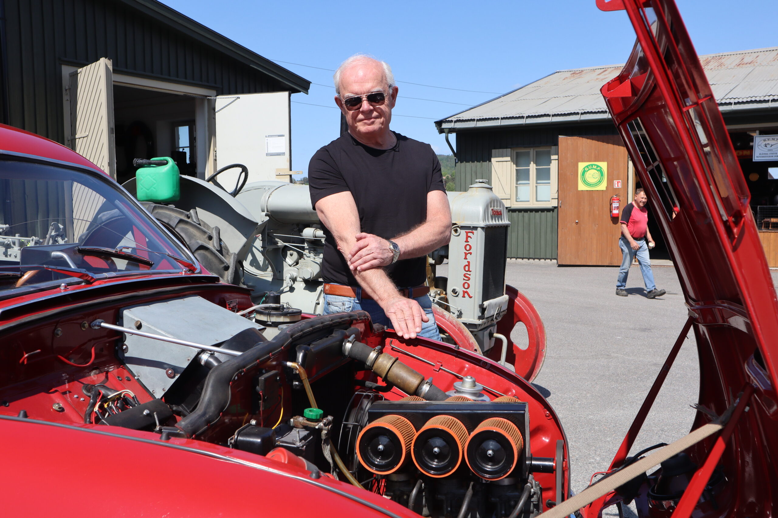 Olle Engelbretsson sin Saab har 2-taktsmotor. Ikke noe man ser lenger i nyere biler.