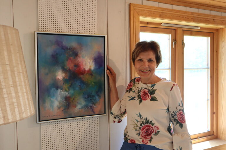 Wanda Hareim er klar igjen for å vise frem sine bilder hos Galleri Asbjørn.