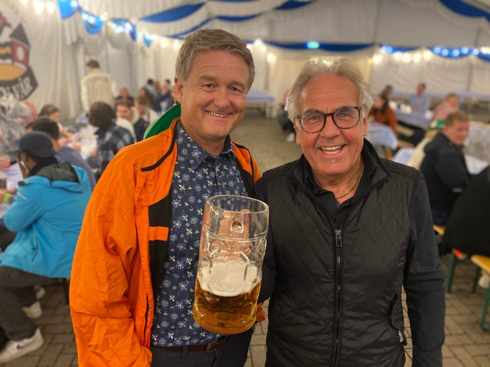 Foreningen Byen Vår representert med daglig leder Uno Arnesen (t.v. ) og Kjell Fiskerud har dato og sted for årets Oktoberfest i Kongsvinger klart.