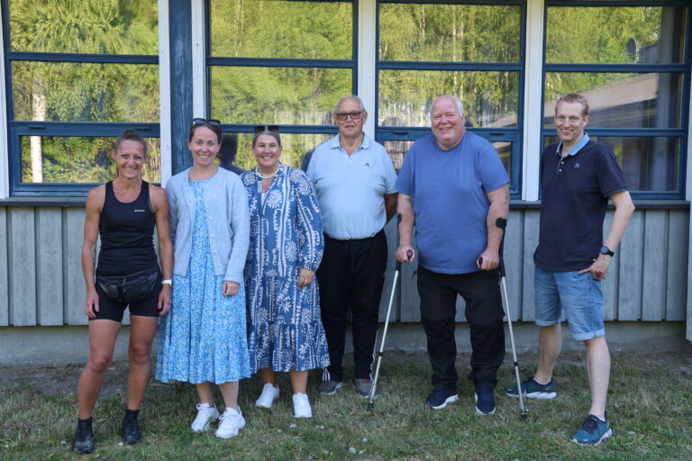 Det må mange til for å arrangere Roverud-dagen. Marita Bråten (f.v.), Jeanette Løvtjernet, May Nordseth, Svein Finnseter, Geir Christensen og Christian Sternberg er noen av de som stiller opp.
