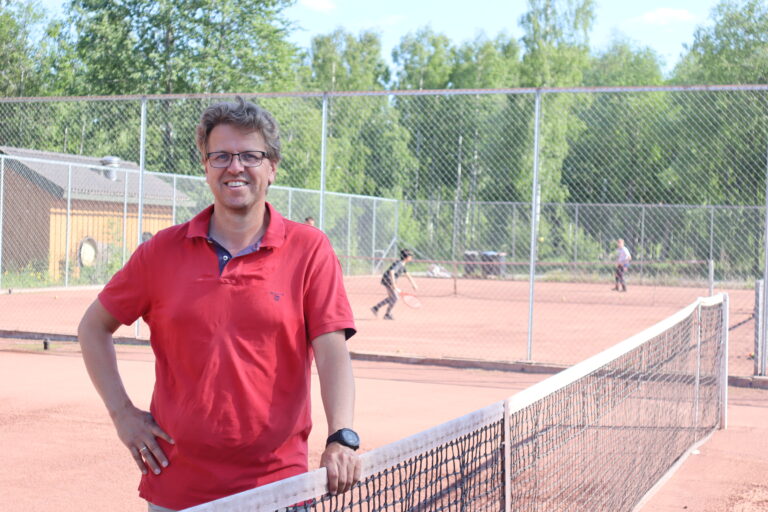 Leder i Kongsvinger tennisklubb, Hans Neskvern håper å se mange til stede når klubben arrangerer camp.