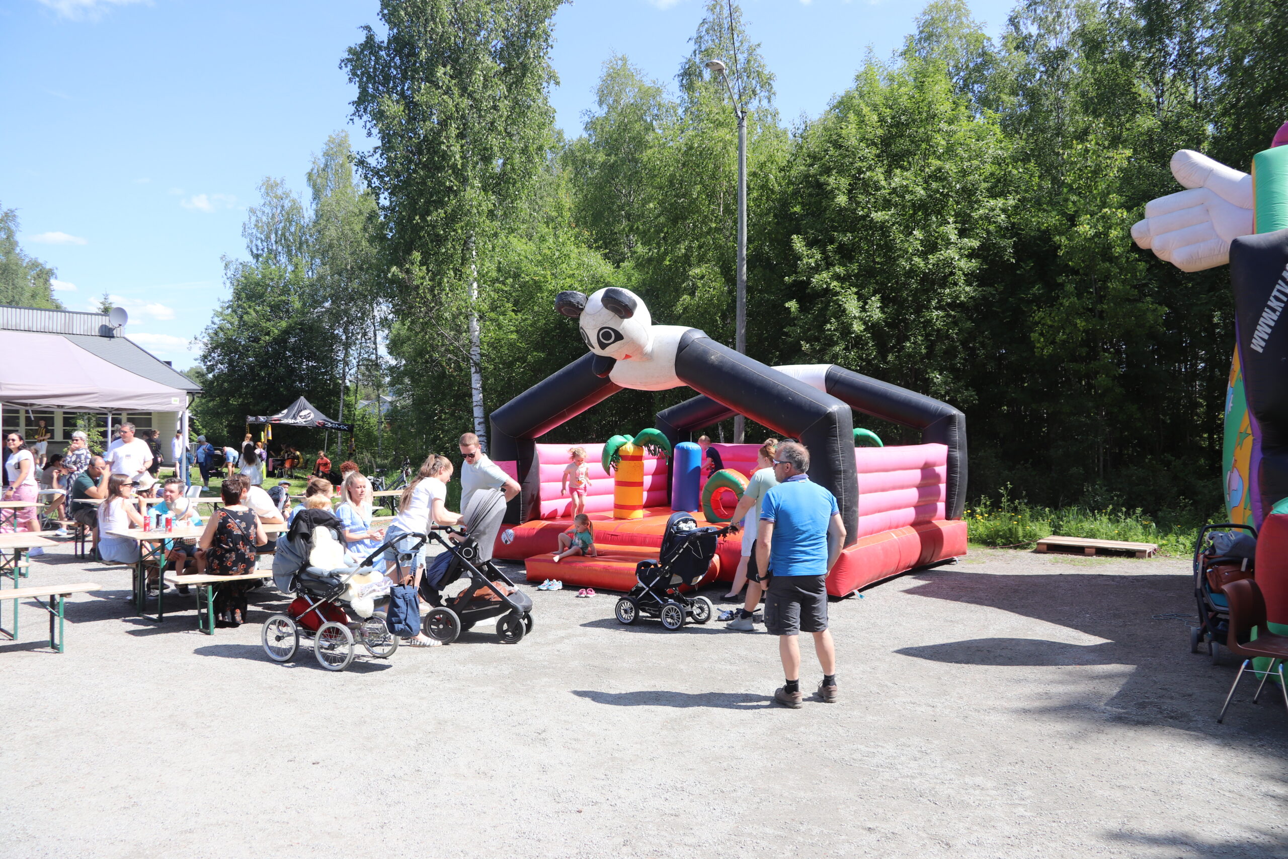 To hoppeslott ble satt opp for anledningen.