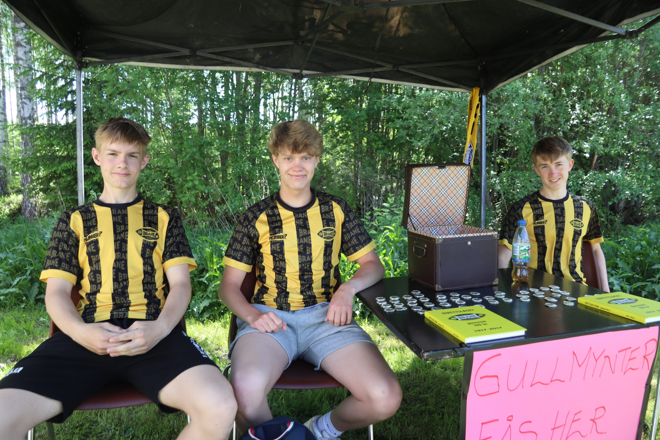 G19-gutta Tom Stian Tangen (f.v.), Felix Engebretsen, og Harald Martin Hanestad fikk nok å drive med under Roverud-dagen.