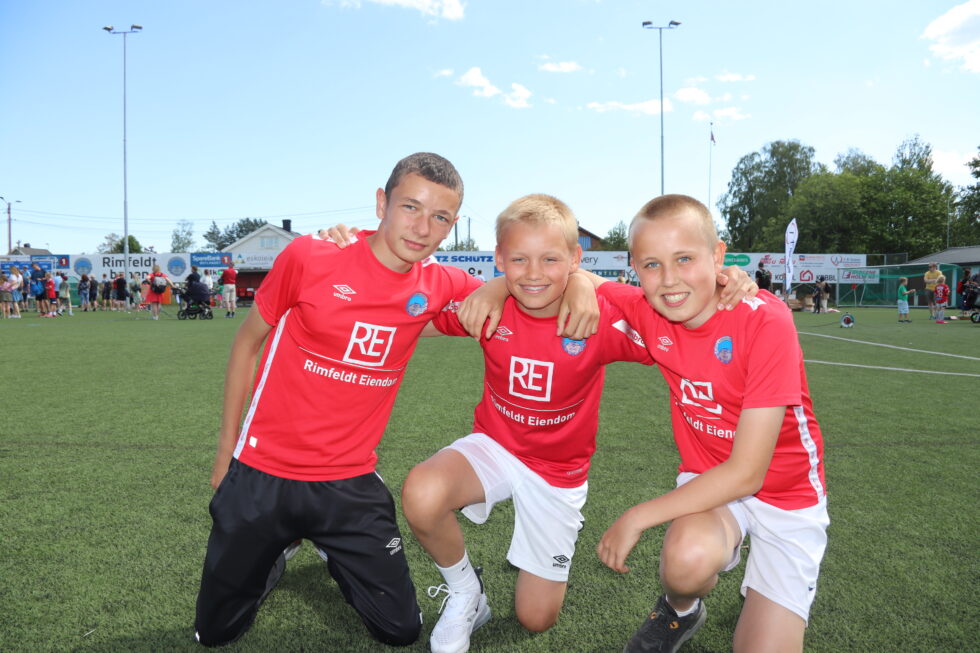 Din Mehinagic (f.v.), Kasper Vangen, og Håkon Elseth fra KIL g13 løp fra post til post under Obos Fanzone+