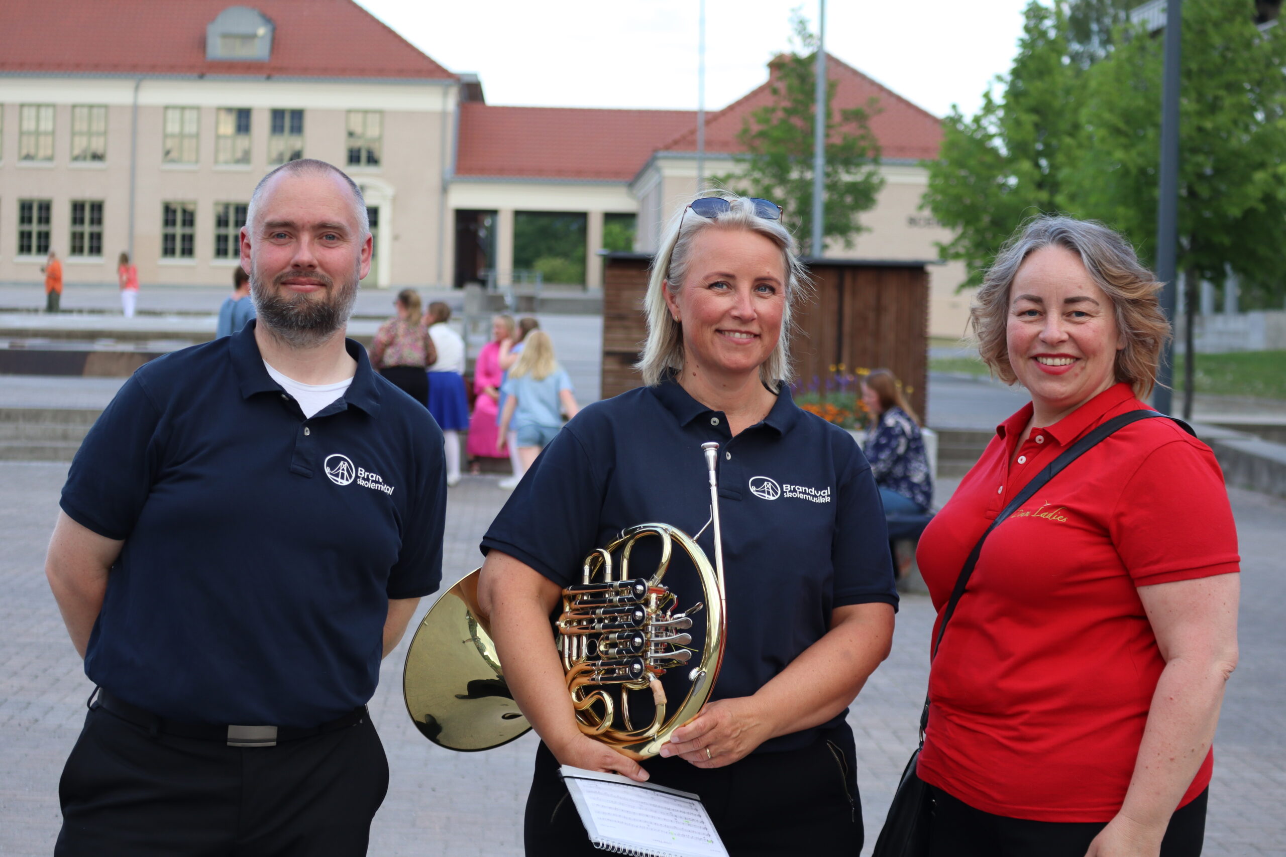 Ferdig for årets sesong, men ser fremover mot neste. F.v. dirigent Kristan Steenberg og Anne Berit Berg fra Brandval skolemusikk og Heidi Monica Østgård fra Kongsvinger Drum Ladies.