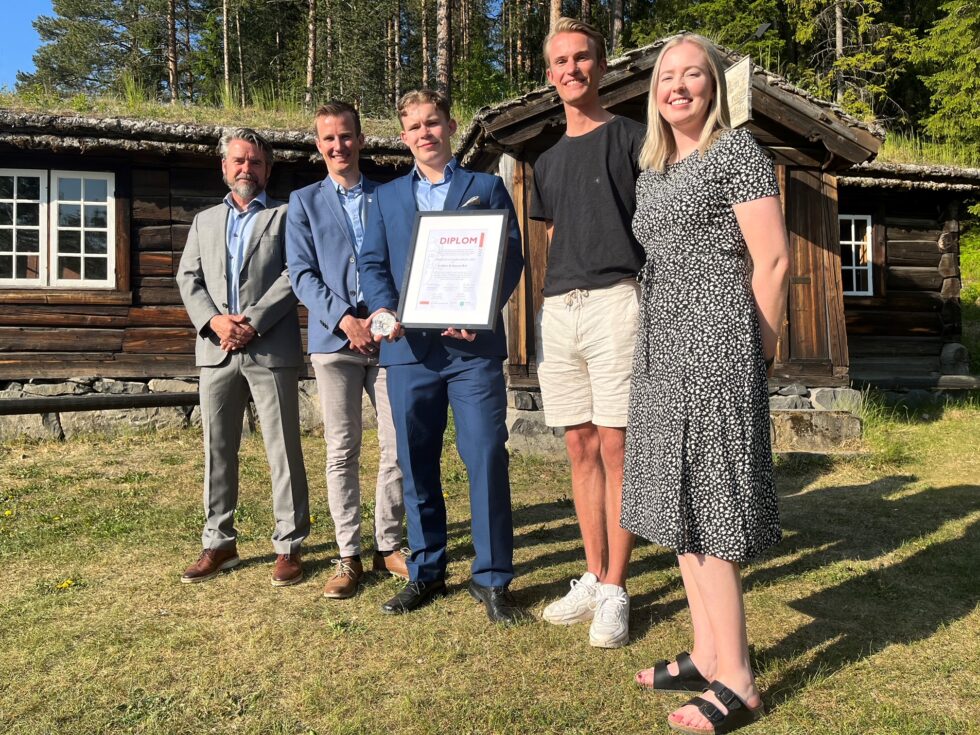 Rektor Erlend Sandvik ved Gausdal Videregående Skole Pierre de Coubertin, daglig leder Per Erik R. Mæhlum i Lillehammer Olympic Legacy Sports Centre, prisvinner Joakim Eriksson Aas, olympisk mester Daniel-Andre Tande og Kjersti Forseth fra Norges Olympiske Museum.