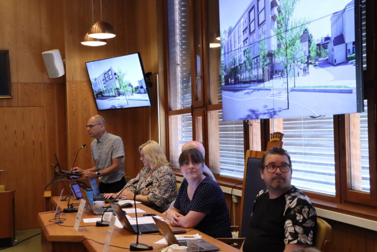 Kommunestyret stemte endelig for hotellet i byparken, etter at kommunedirektørens innstilling til reguleringsplan endelig ble vedtatt.