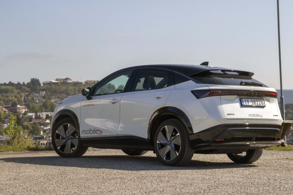 Nissan var tidlig ute med å satse på el-biler. Nå er Nissan Ariya her, som en arvtaker etter Nissan Leaf.