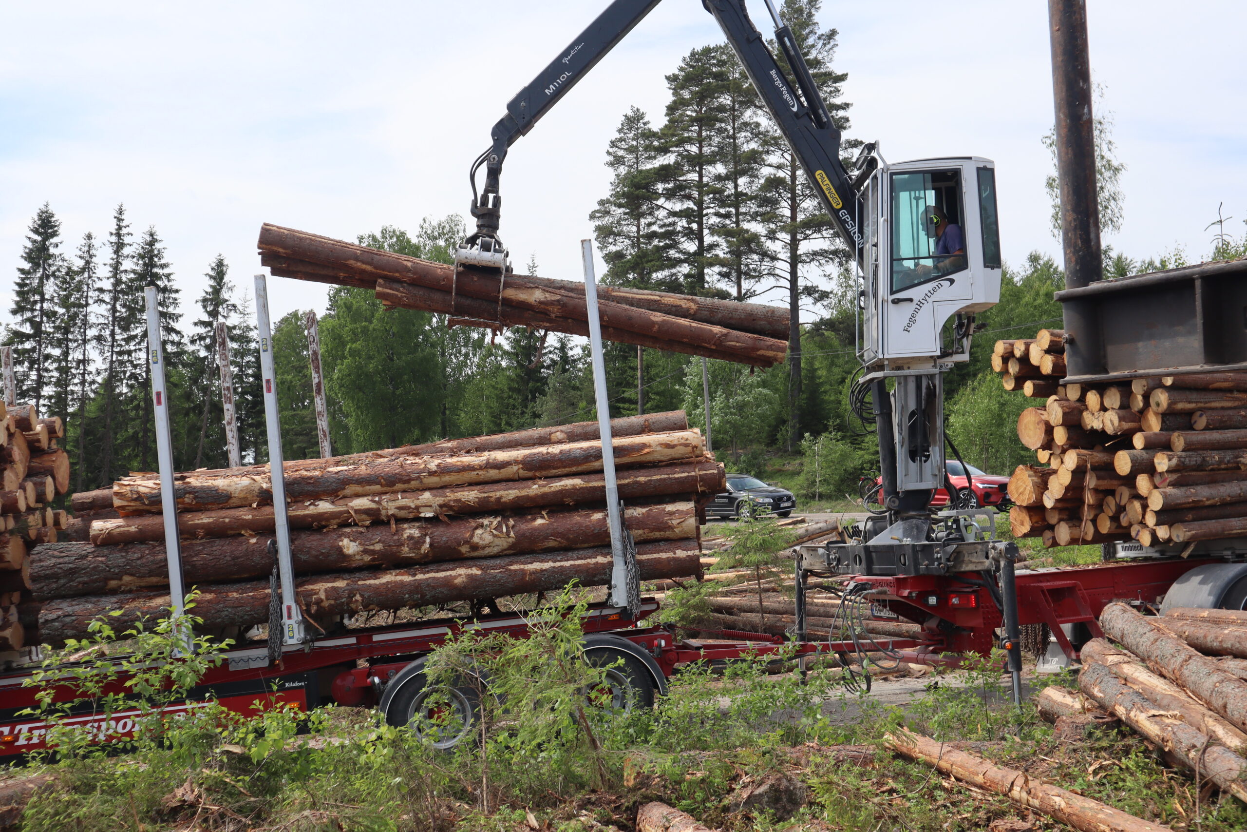 Enn så lenge har ikke Nybråten skogsdrift måtte arbeide på nattestid, men det kan bli aktuelt.