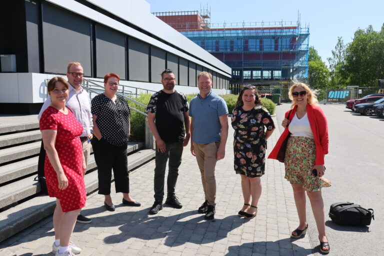 Eli Wathne (f.v.) Vegard Herlyng, Elin Såheim Bjørkli, Tommy Smedtorp, Sigbjørn Gjelsvik, Margrethe Haarr og Kamilla Thue på høgskolesenteret i Kongsvinger.