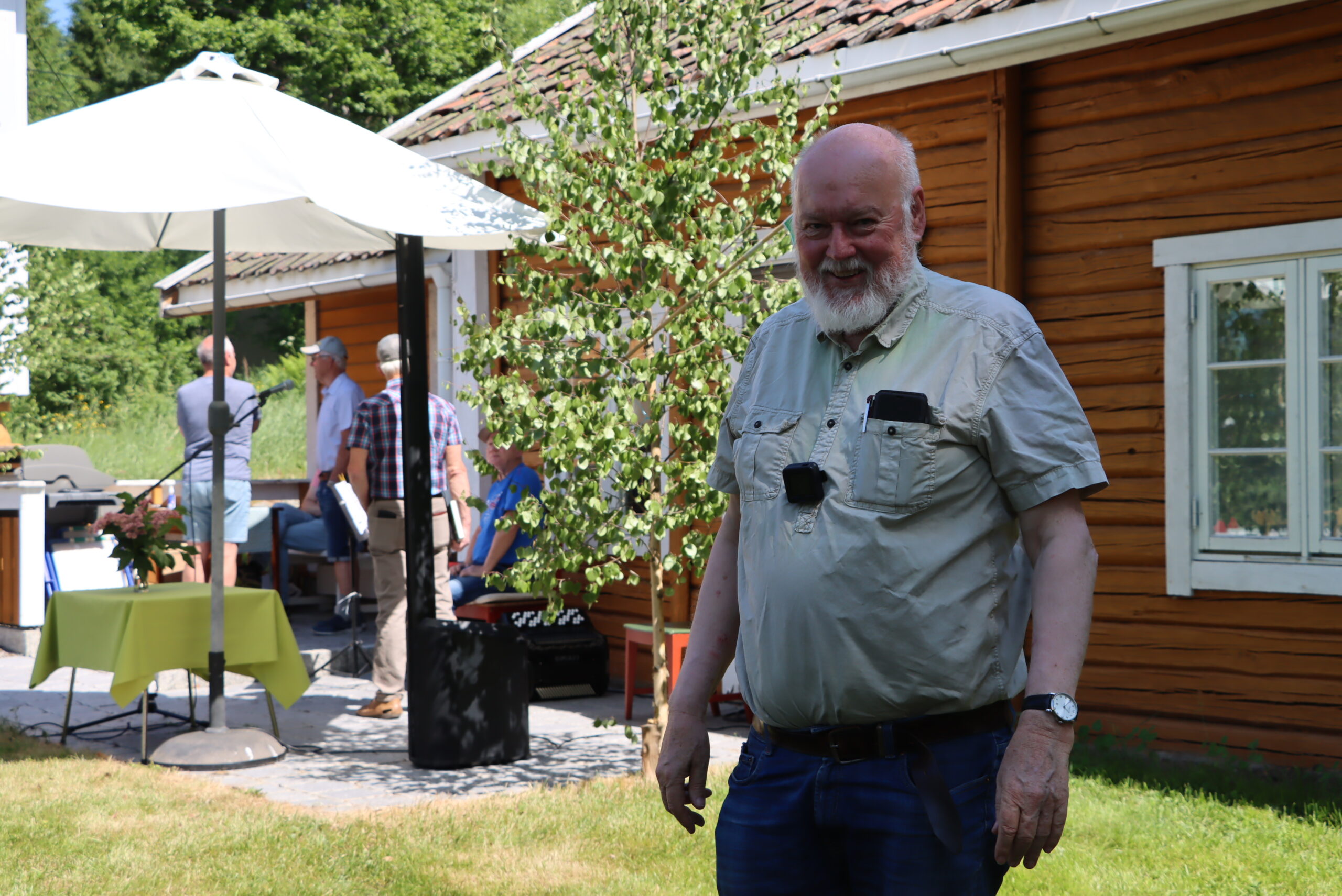 Svein Sandnes er imponert av boka.
