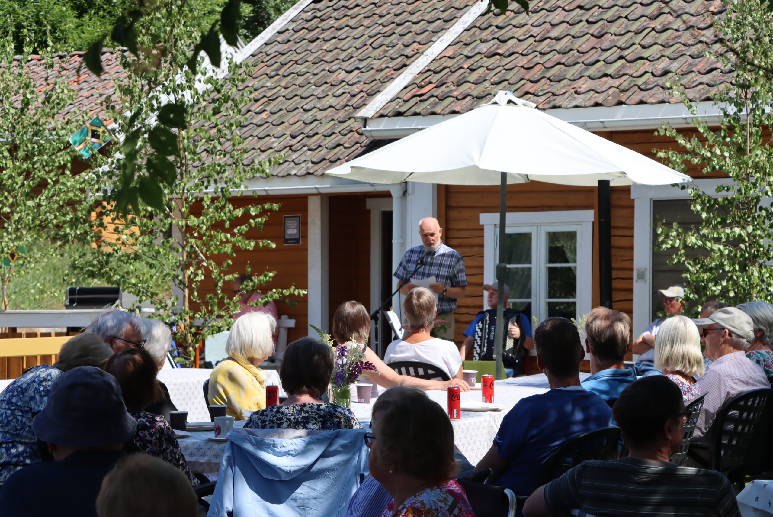 Hyggelig stemning med Olaf Hofoss i fokus.