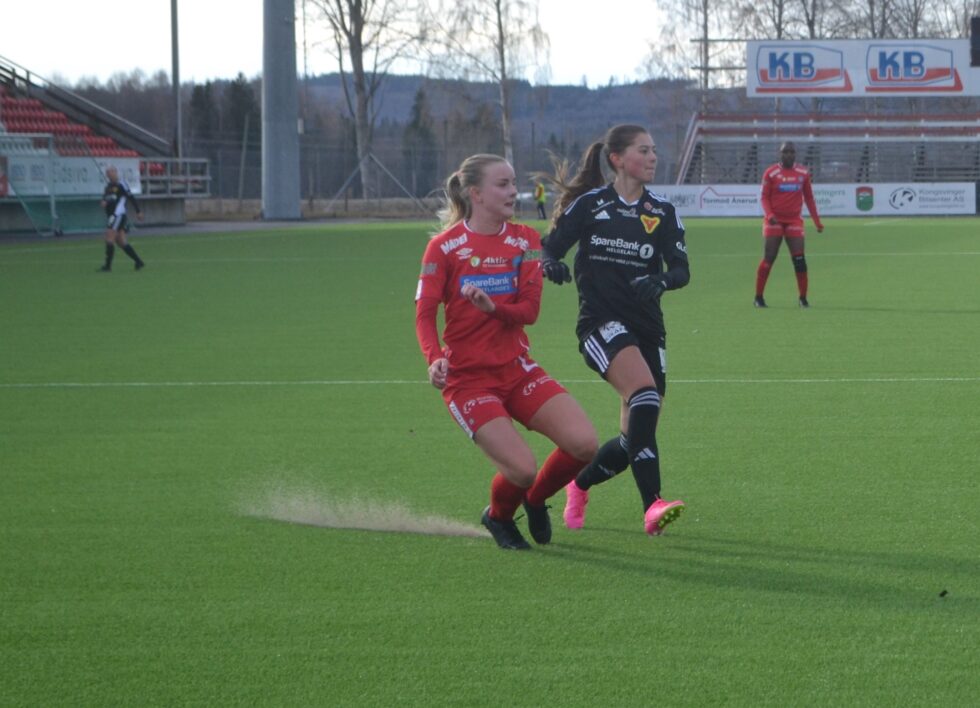 Julie Rande Ekre og resten av KILs fotballkvinner var skuffet etter at de tapte vårsesongens siste seriekamp torsdag kveld.