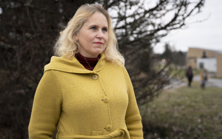 Kamilla Thue, ordfører i Eidskog og leder for Jernbaneforum Kongsvingerbanen sier det er svært gledelig at det endelig skjer noe på Kongsvingerbanen.
