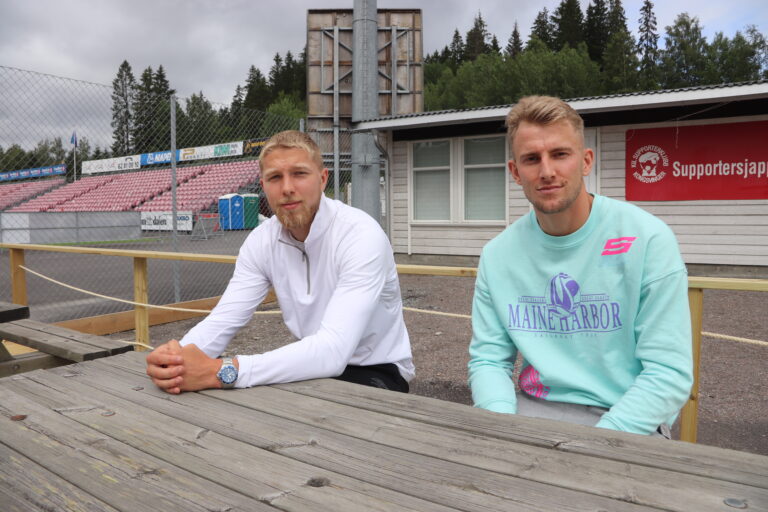 Fredrik Holmé (t.v.) og Joacim Holtan mener at en sterk mentalitet er mye av grunnen til lagets suksess.
