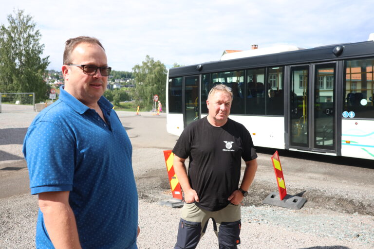 Even Jakobsen (t.v.) og Alf Tore Pedersen i Jernbaneforbundet i Innlandet har utarbeidet forslag til flere tiltak for et styrket kollektivtilbud i Kongsvinger-regionen.