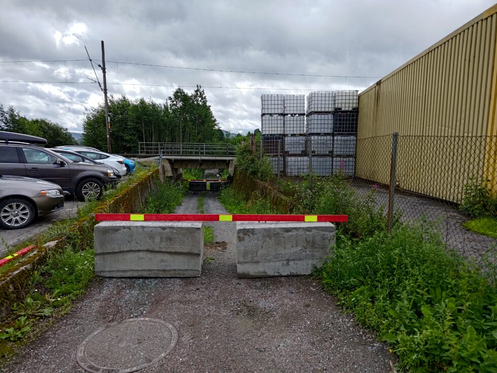 Denne jernbaneundergangen ved Norsenteret sperres nå for all motorisert trafikk.