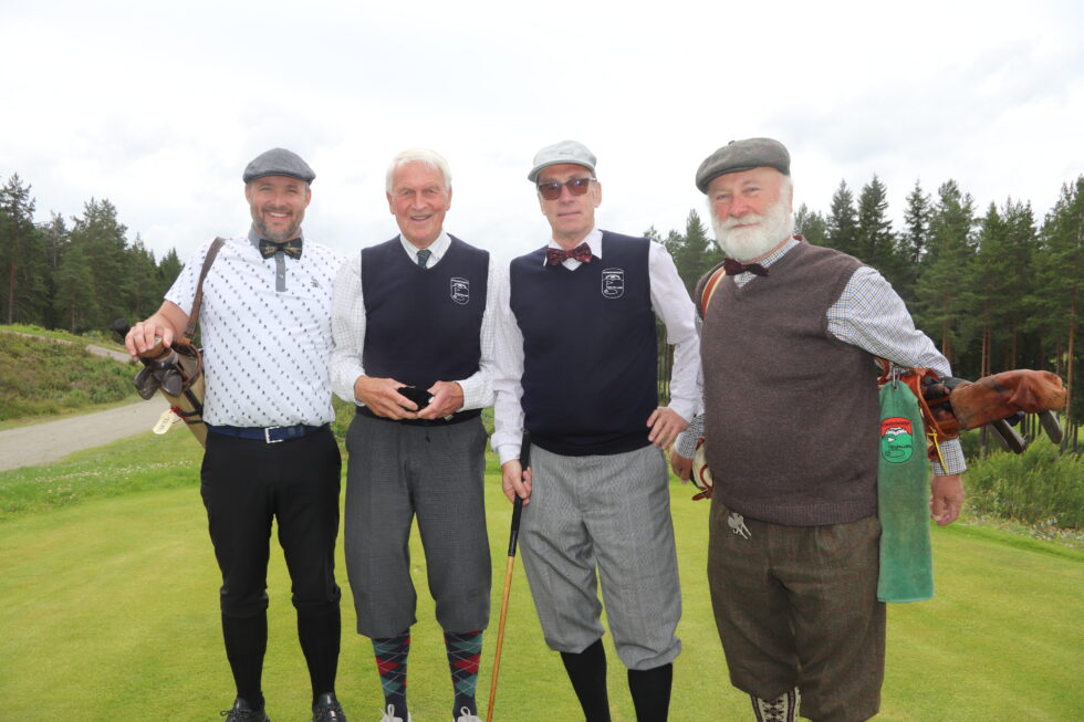 Daniel Larsson (f.v.), Peter Nordwall, Hans Kjensjord, og Claus Mæland fant alle frem finstasen for hickory golf.