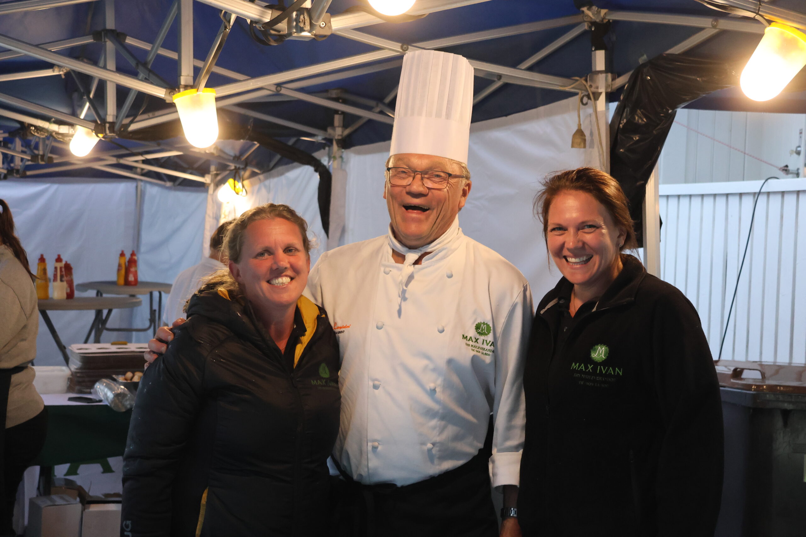 Max Ivan stod for maten på festivalen. Og med seg hadde han blant andre Camilla Lysholm Dalbak (t.v.) og Maxine Lindkjølen (t.h.)
