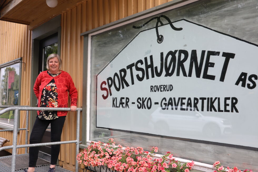 I 18 år har May Eng drevet Sportshjørnet Roverud, en velkjent butikk for de som passerer Roverud på fylkesveg 205