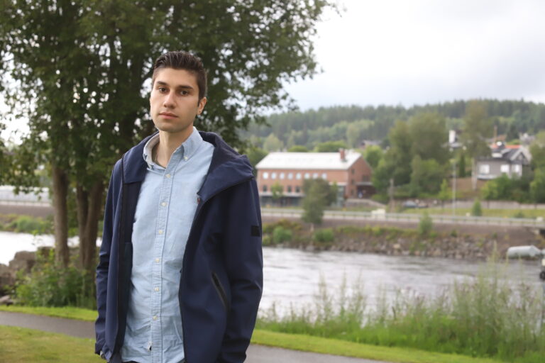 Sadug Alfeli forteller at han er skamfull over hva han har gjort mot sin tidligere arbeidsgiver. – Jeg skulle så gjerne ha hatt det ugjort, sier han.