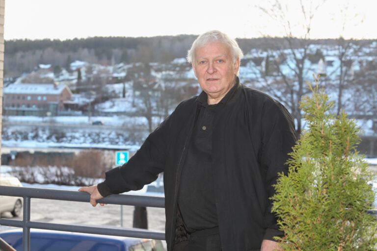 Selv etter en tur på sykehuset blir Arild Pedersen seendes rundt omkring under valgkampen.