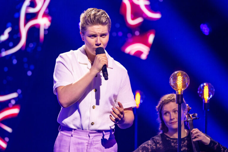 Fredrik Amadeus kom helt til finalen i årets utgave av The voice. Neste fredag synger han på Byfesten.