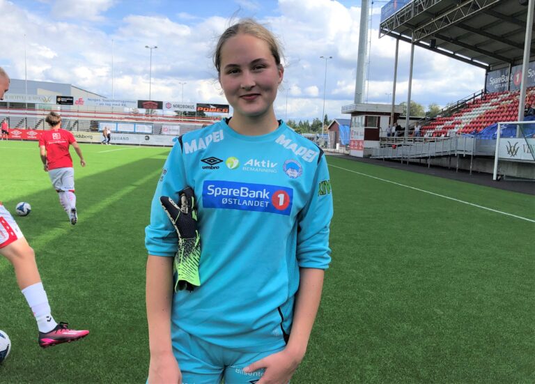 Juliette Lykke Skonnord måtte kastes inn i siste liten da førstekeeper Ingeborg Løvli måtte kaste inn håndkleet.